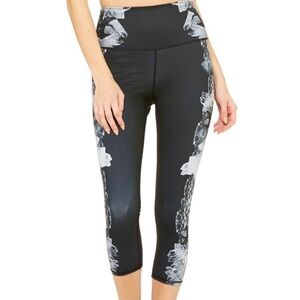 ALO Yoga Black & White Krystal High-Waist Airbrush Capri Leggings